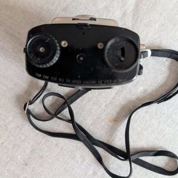 Vintage Kodak Brownie Starlet Camera c1957 - Picture 6 of 7